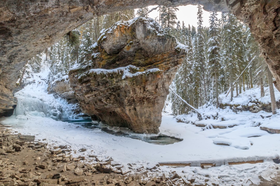 Johnston Canyon banff Winter secret cave